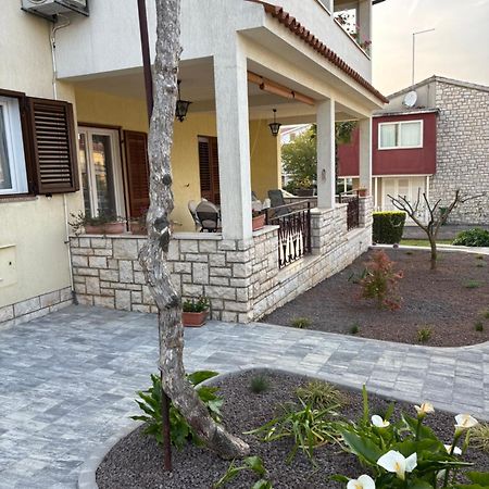 Apartmani Darko ロヴィニ エクステリア 写真