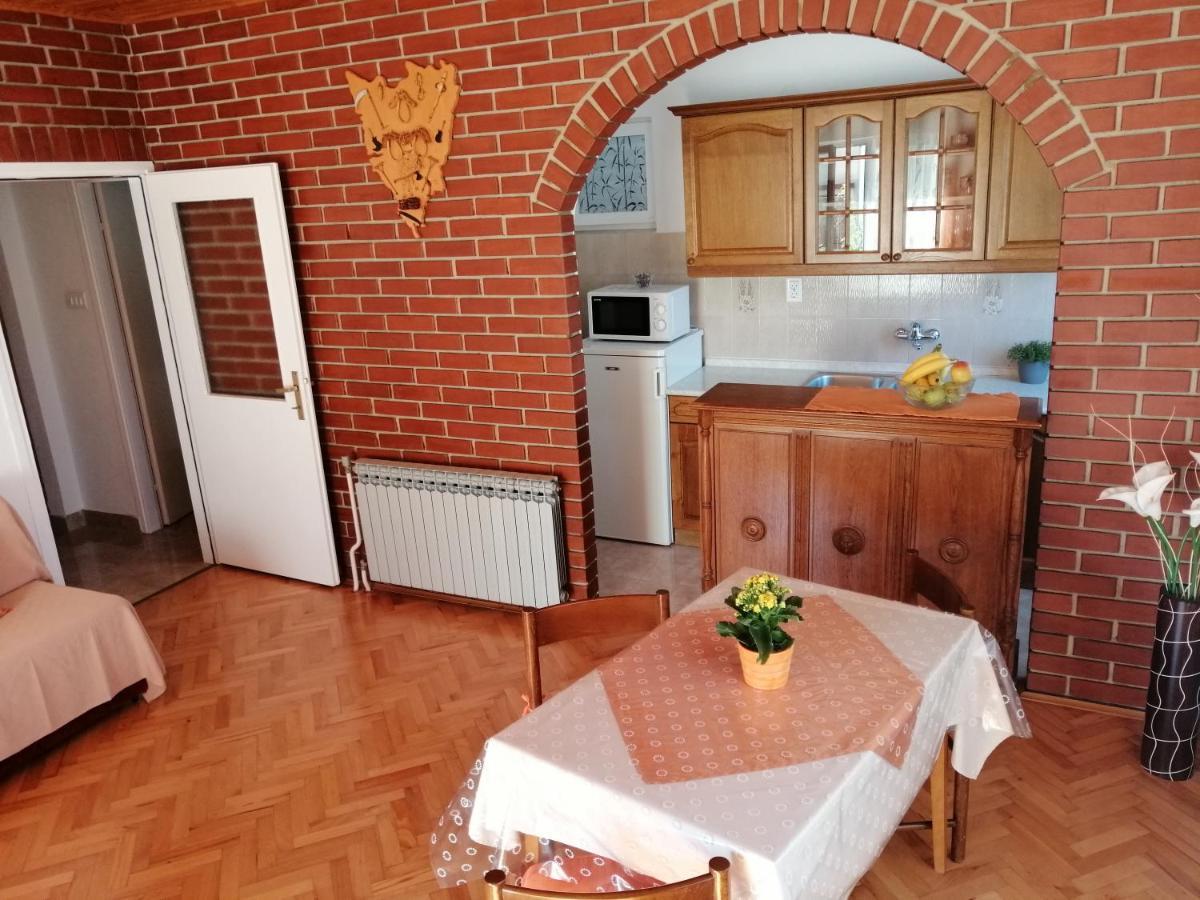 Apartmani Darko ロヴィニ エクステリア 写真